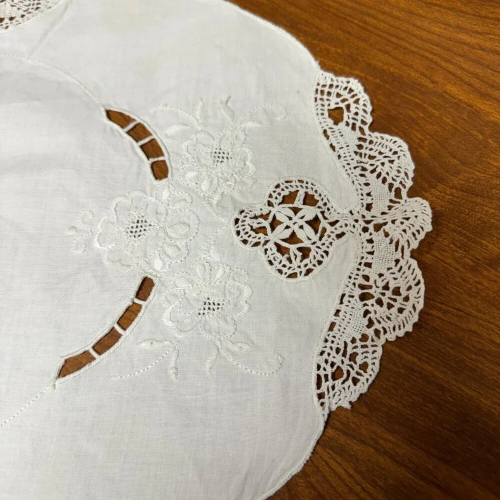 Vintage Centerpiece Doily / Tablecloth 11.5